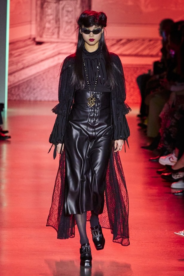 مجموعة الازياء الجاهزة من ANNA SUI  من اسبوع الموضة في نيويورك2020