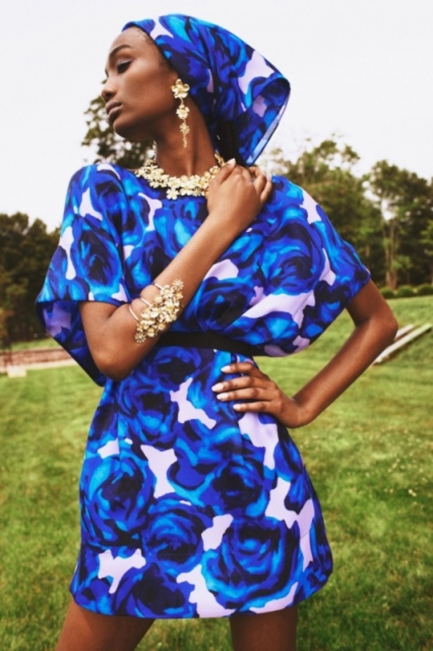 مجموعة ازياء كارولينا هيريرا ريزورت 2022 تحتفل بالحياة وبعيد الدار الأربعين 