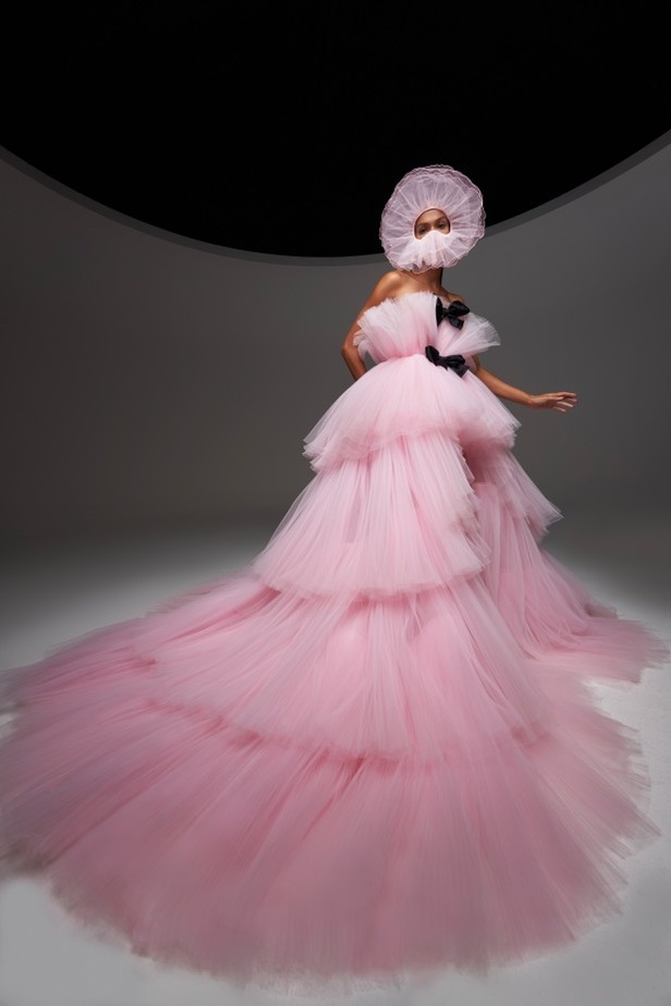 صور مجموعة ازياء Giambattista Valli الفاخرة لخريف وشتاء 2021