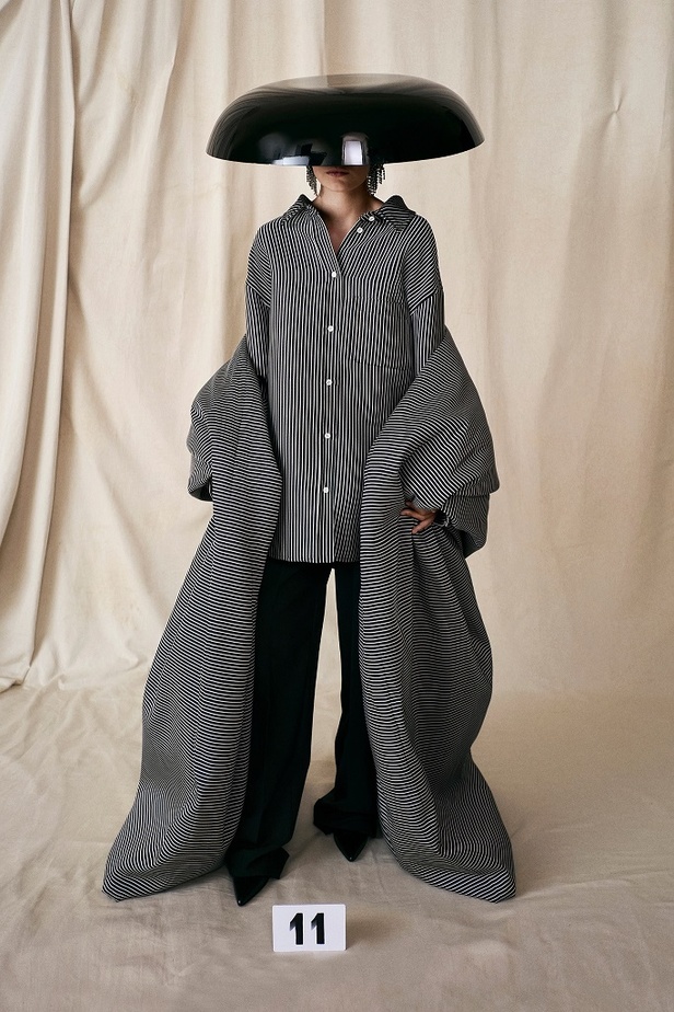 مجموعة هوت كوتور بالنسياغا balenciaga في باريس لخريف وشتاء 2021-2022