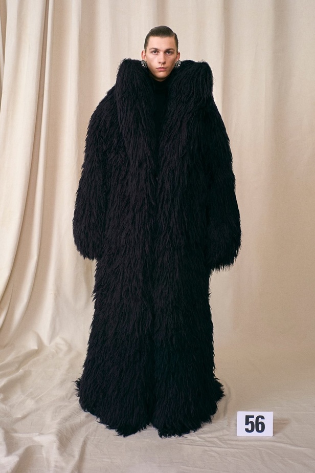 مجموعة هوت كوتور بالنسياغا balenciaga في باريس لخريف وشتاء 2021-2022