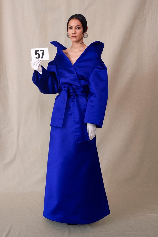 مجموعة هوت كوتور بالنسياغا balenciaga في باريس لخريف وشتاء 2021-2022