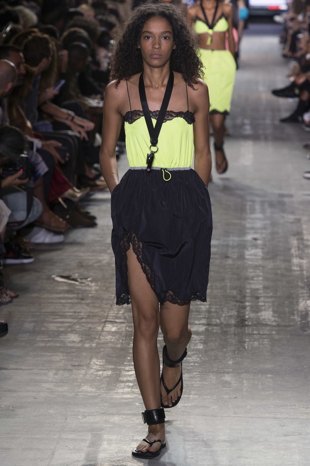 مجموعة الكسندر وانغ لموسم ربيع وصيف 2017