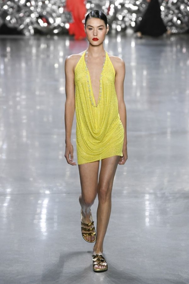 مجموعة Naeem Khan لربيع وصيف 2019