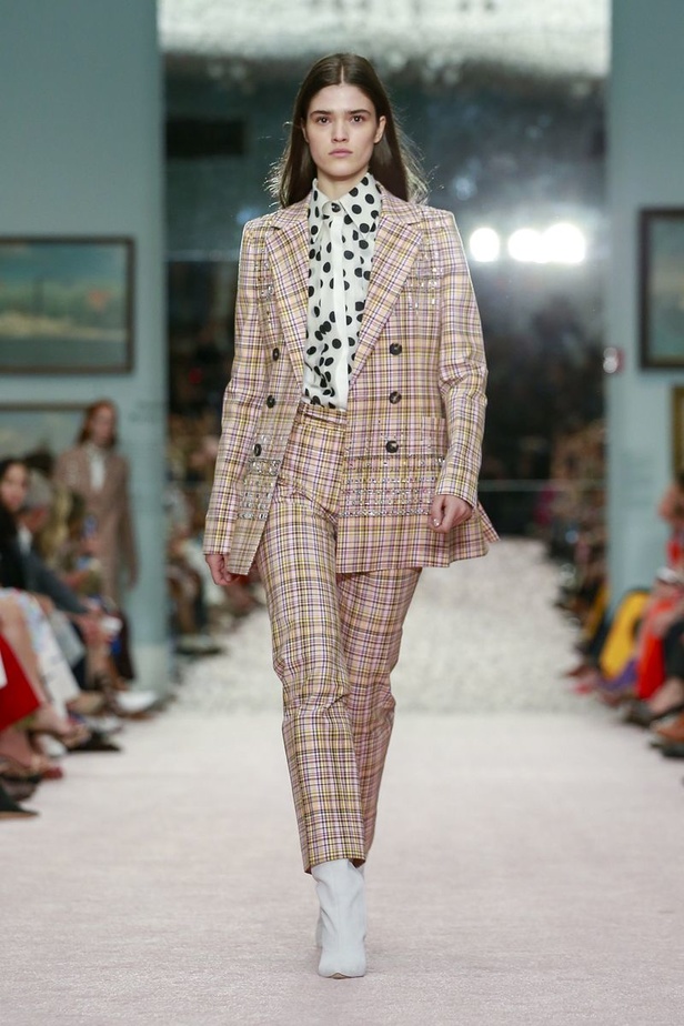 مجموعة كارولينا هيريرا لموسم ربيع وصيف 2019