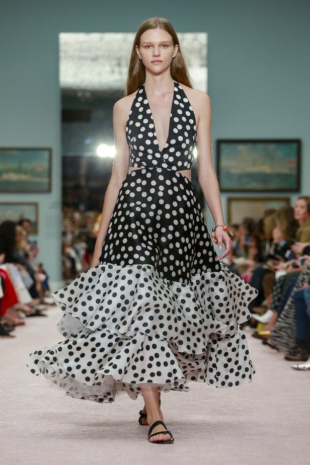 مجموعة كارولينا هيريرا لموسم ربيع وصيف 2019