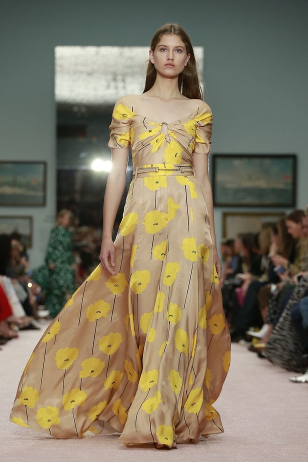 مجموعة كارولينا هيريرا لموسم ربيع وصيف 2019