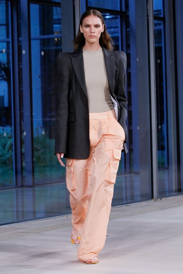 عرض أزياء تيبي لربيع وصيف 2020