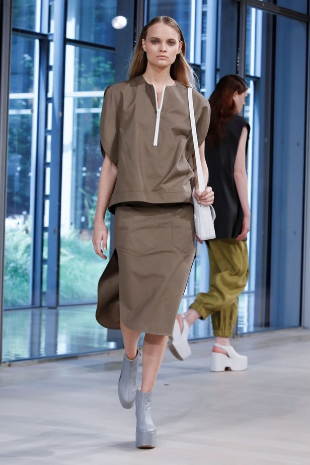 عرض أزياء تيبي لربيع وصيف 2020