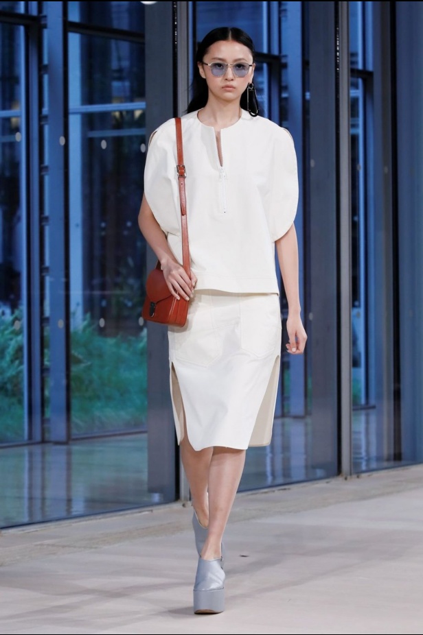 عرض أزياء تيبي لربيع وصيف 2020