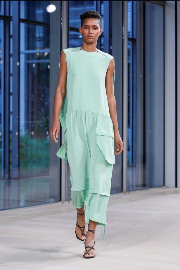 عرض أزياء تيبي لربيع وصيف 2020