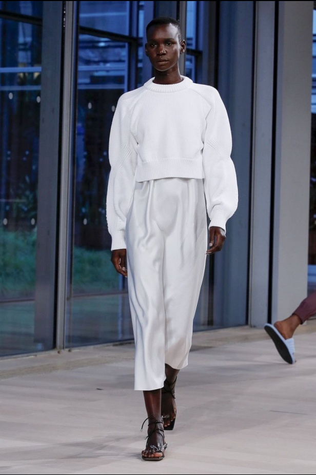 عرض أزياء تيبي لربيع وصيف 2020