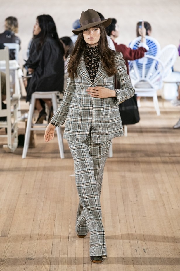 اسبوع الموضة في نيويورك 2019 عرض مجموعة  marc jacobs ربيع وصيف 2020