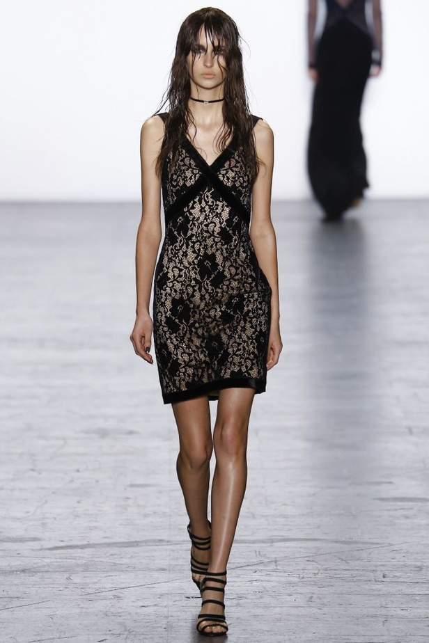 وشوم الجلد تغزو تصاميم Tadashi Shoji في نيويورك