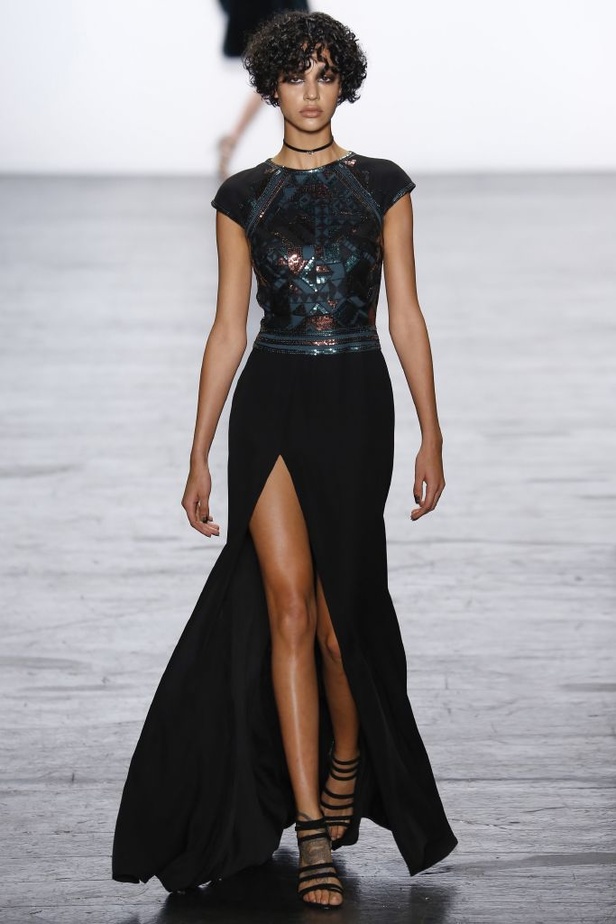 وشوم الجلد تغزو تصاميم Tadashi Shoji في نيويورك