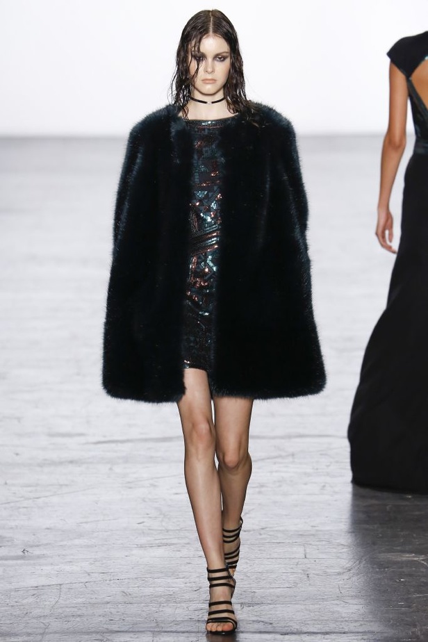 وشوم الجلد تغزو تصاميم Tadashi Shoji في نيويورك