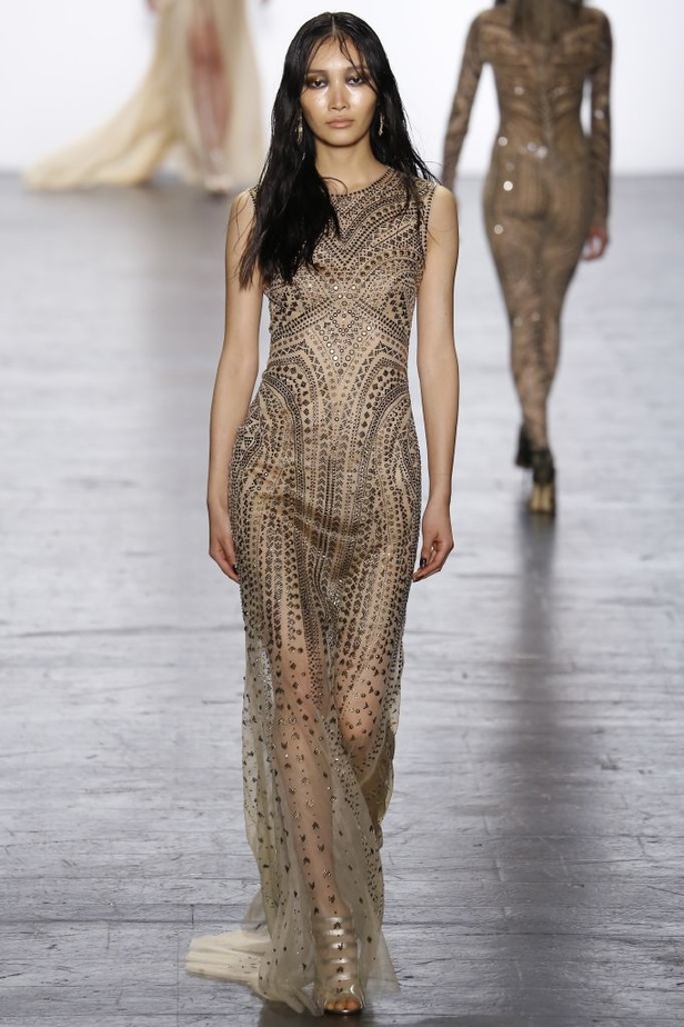 وشوم الجلد تغزو تصاميم Tadashi Shoji في نيويورك