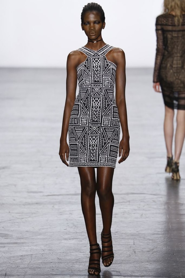 وشوم الجلد تغزو تصاميم Tadashi Shoji في نيويورك