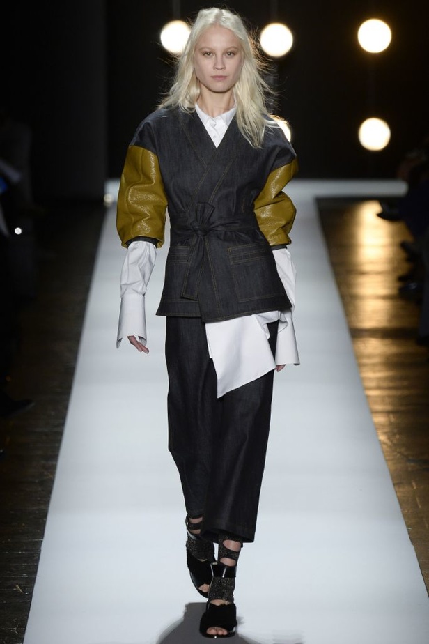 عرض أزياء BCBG للألبسة الجاهزة خريف شتاء 2016