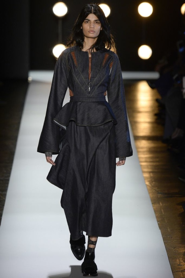 عرض أزياء BCBG للألبسة الجاهزة خريف شتاء 2016