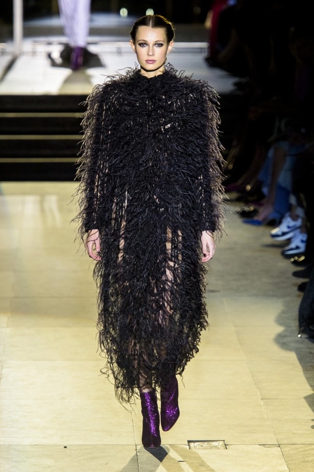 أزياء مفعمة بالألوان خلال عرض Carolina Herrera