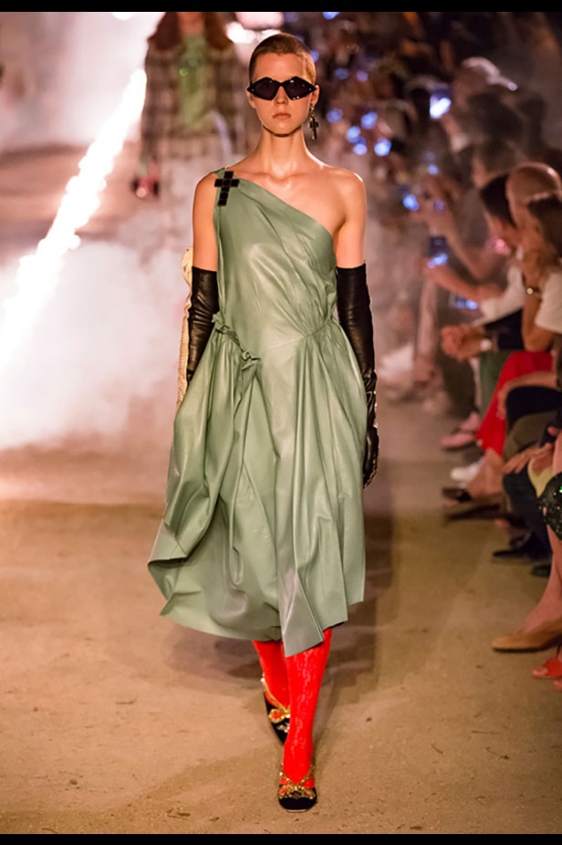 مجموعة Gucci كروز 2019.. مزج بين الأزياء المدنية الرياضية والتصاميم القوطية والدينية