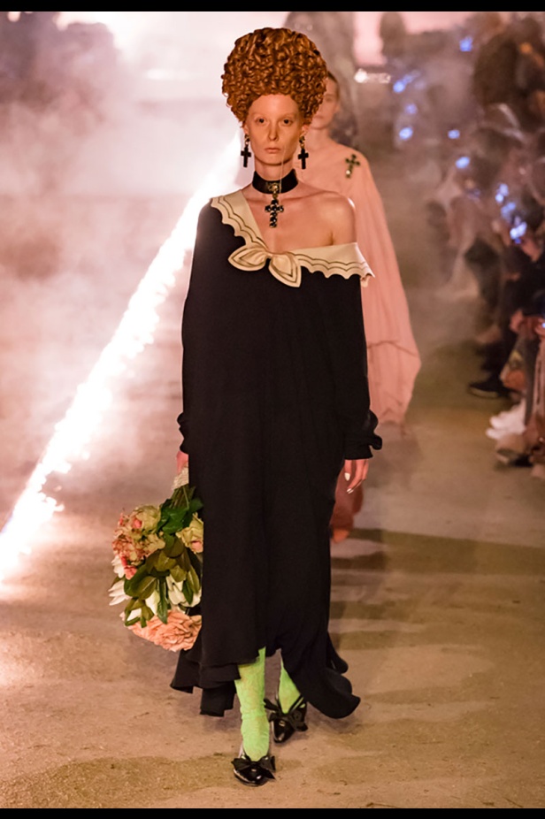 مجموعة Gucci كروز 2019.. مزج بين الأزياء المدنية الرياضية والتصاميم القوطية والدينية
