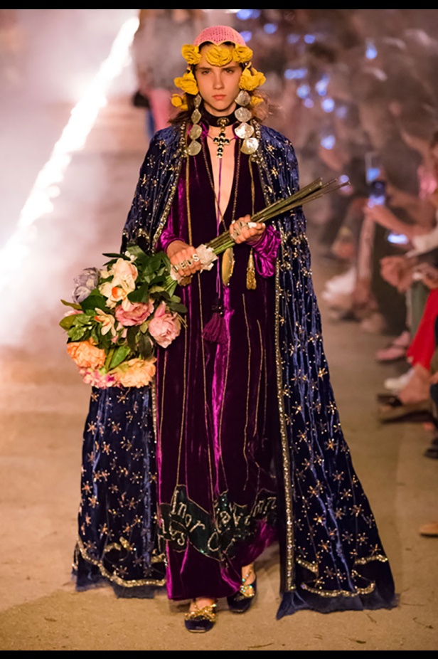 مجموعة Gucci كروز 2019.. مزج بين الأزياء المدنية الرياضية والتصاميم القوطية والدينية