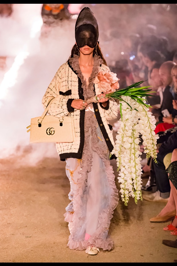 مجموعة Gucci كروز 2019.. مزج بين الأزياء المدنية الرياضية والتصاميم القوطية والدينية