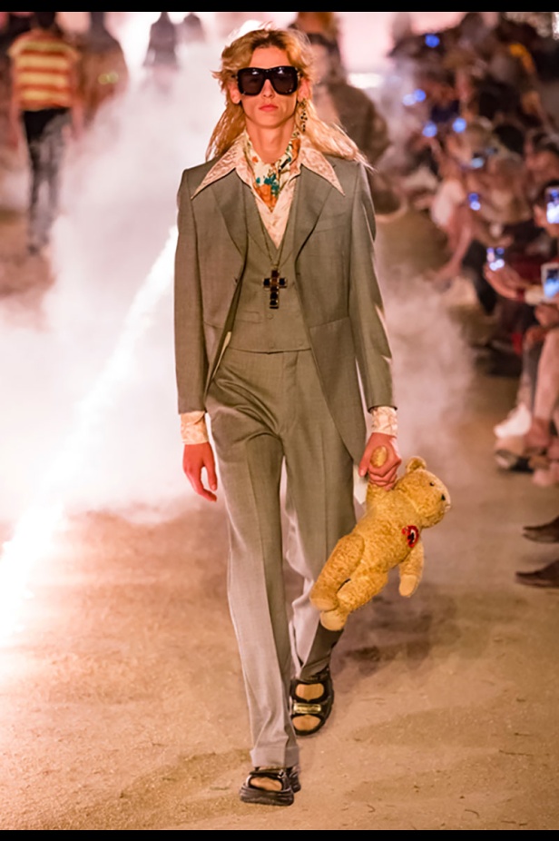 مجموعة Gucci كروز 2019.. مزج بين الأزياء المدنية الرياضية والتصاميم القوطية والدينية