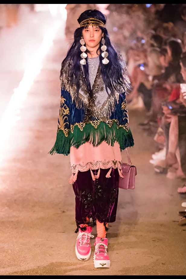 مجموعة Gucci كروز 2019.. مزج بين الأزياء المدنية الرياضية والتصاميم القوطية والدينية