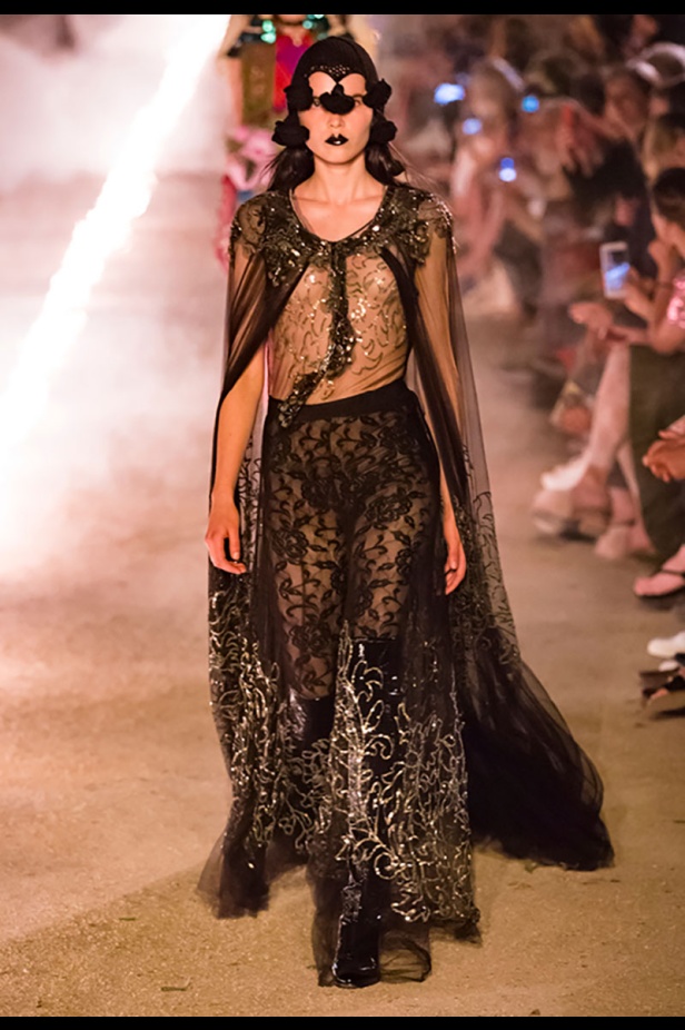 مجموعة Gucci كروز 2019.. مزج بين الأزياء المدنية الرياضية والتصاميم القوطية والدينية