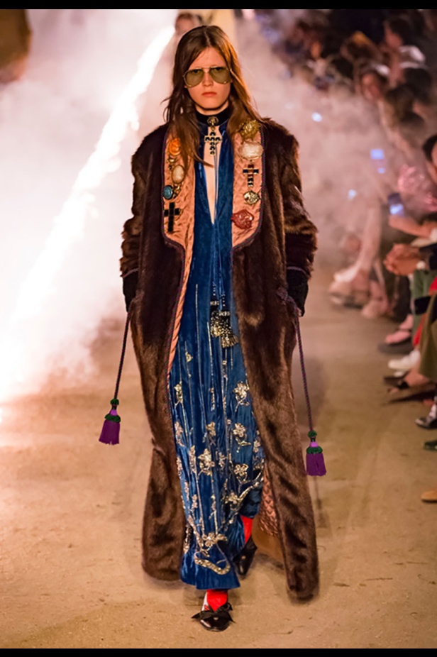 مجموعة Gucci كروز 2019.. مزج بين الأزياء المدنية الرياضية والتصاميم القوطية والدينية