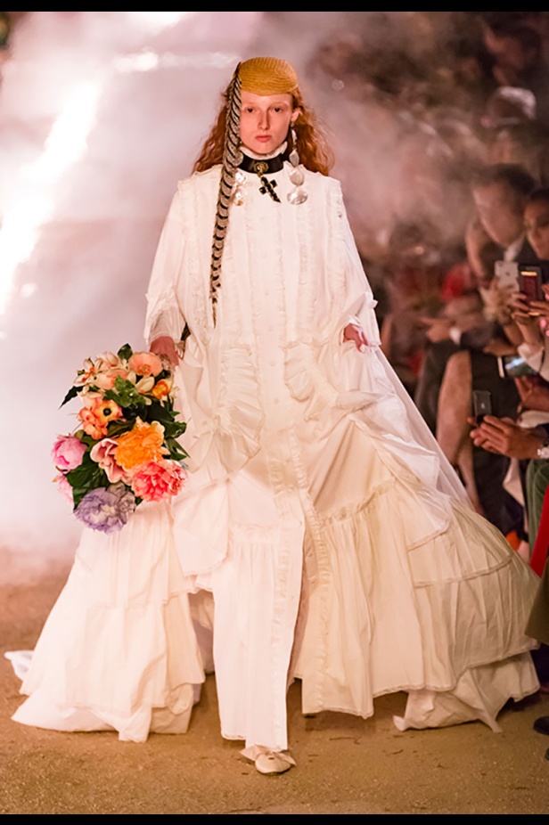 مجموعة Gucci كروز 2019.. مزج بين الأزياء المدنية الرياضية والتصاميم القوطية والدينية