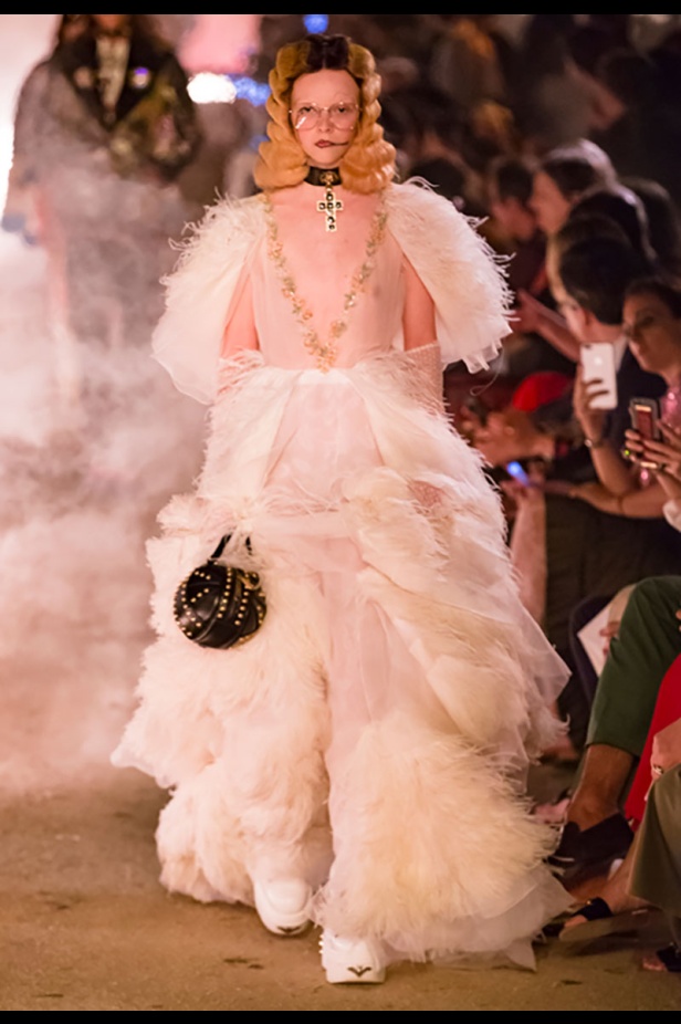 مجموعة Gucci كروز 2019.. مزج بين الأزياء المدنية الرياضية والتصاميم القوطية والدينية