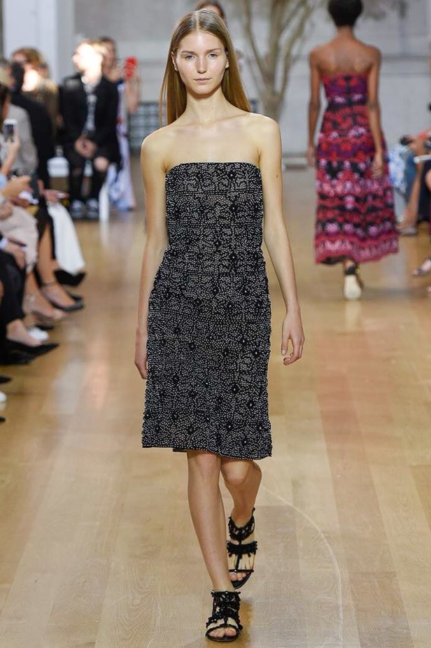 مجموعة اوسكار دي لا رنتا لموسم ربيع وصيف 2017