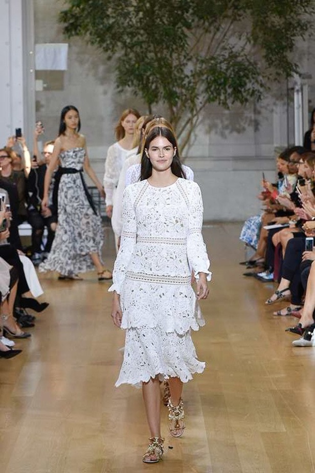 مجموعة اوسكار دي لا رنتا لموسم ربيع وصيف 2017