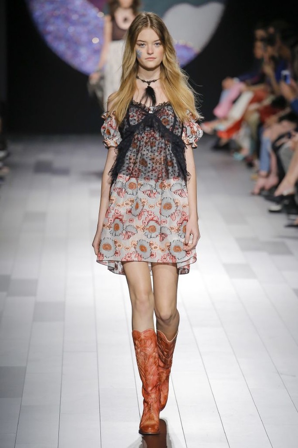 مجموعة Anna Sui لربيع وصيف 2018