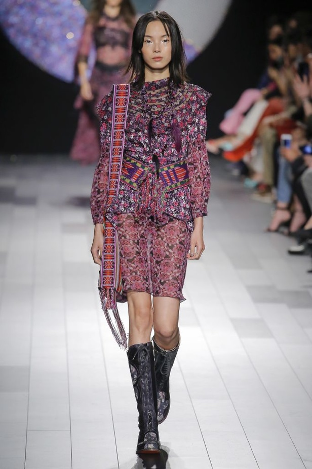 مجموعة Anna Sui لربيع وصيف 2018