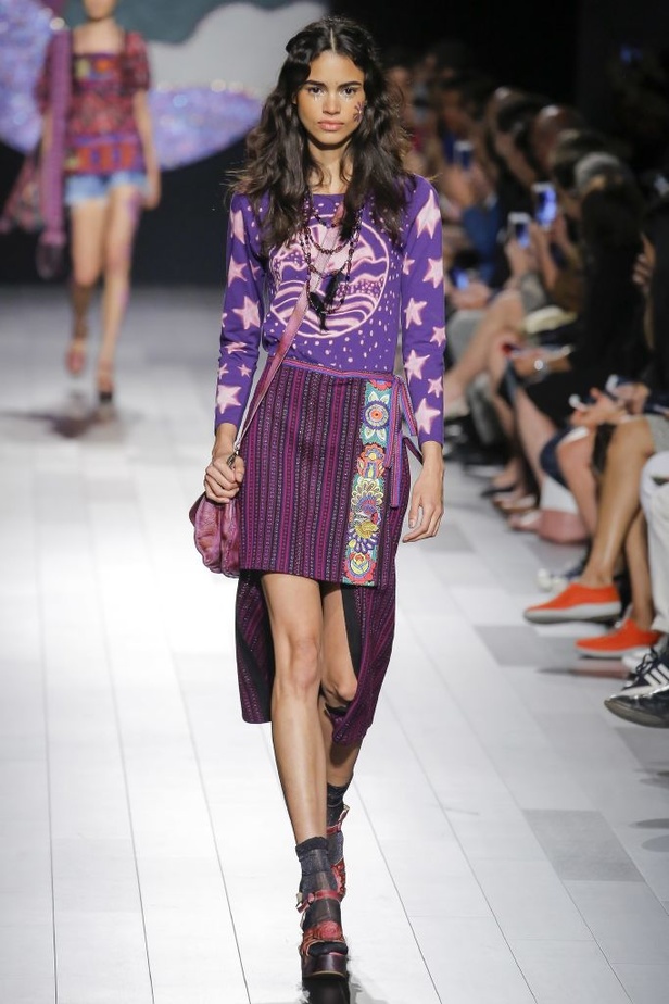 مجموعة Anna Sui لربيع وصيف 2018