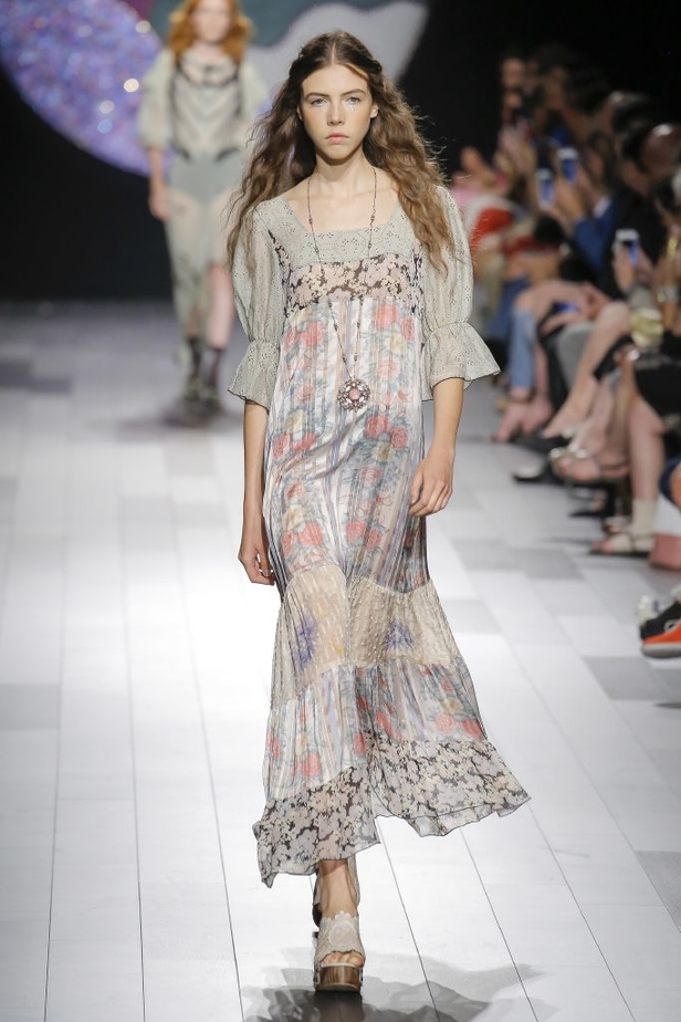 مجموعة Anna Sui لربيع وصيف 2018