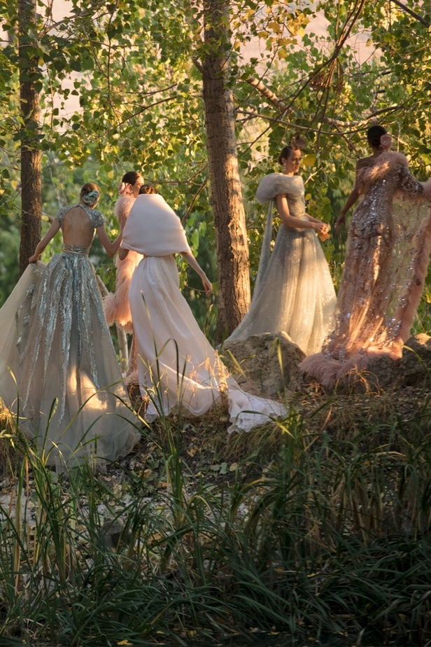 مجموعة ايلي صعب للهوت كوتور خريف وشتاء 2020 بعنوان بيروت نبع الحياة