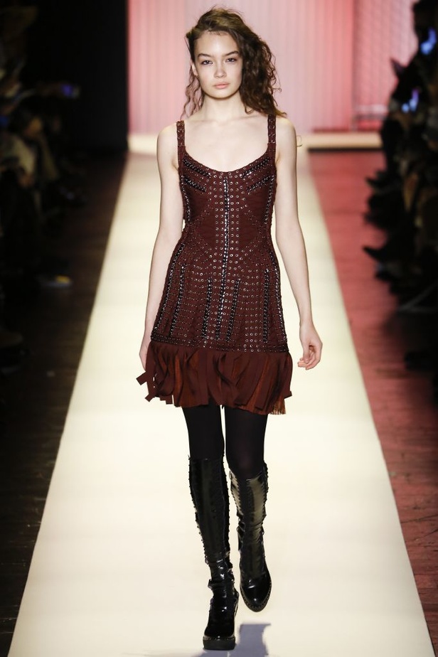 دار Hervé Léger تنتقل الى عالم الـPunk في مجموعة خريف 2016