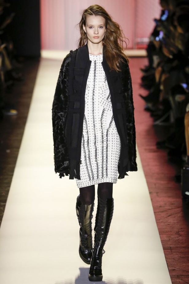 دار Hervé Léger تنتقل الى عالم الـPunk في مجموعة خريف 2016