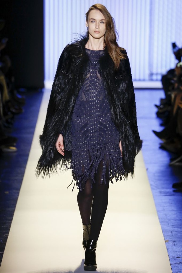 دار Hervé Léger تنتقل الى عالم الـPunk في مجموعة خريف 2016