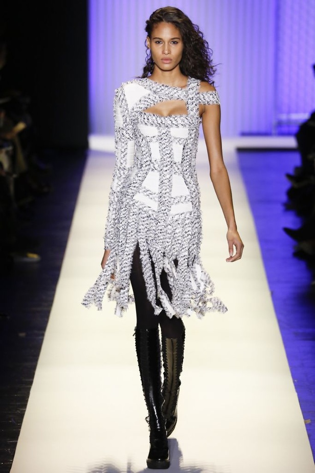 دار Hervé Léger تنتقل الى عالم الـPunk في مجموعة خريف 2016