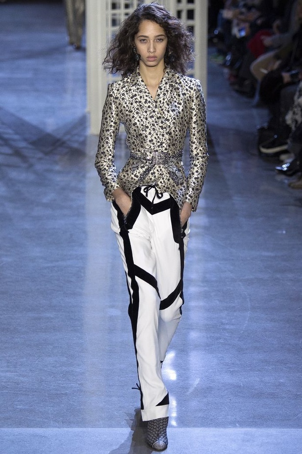 عرض Altuzarra للألبسة الجاهزة خريف شتاء 2016