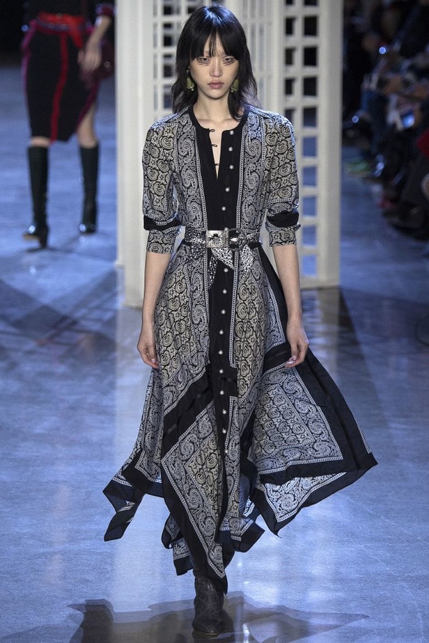 عرض Altuzarra للألبسة الجاهزة خريف شتاء 2016