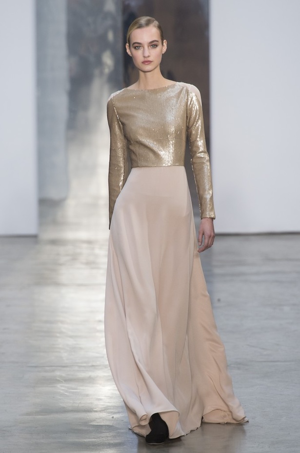 كارولينا هيريرا تقدّم تصاميم كلاسيكية لخريف وشتاء 2017