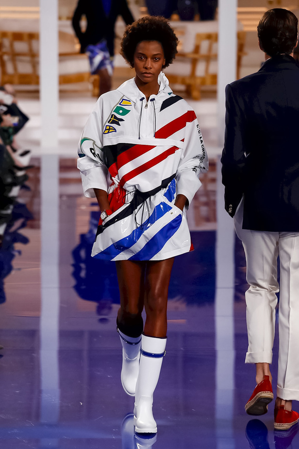 عرض أزياء رالف لورين مباشرة من أسبوع نيويورك للموضة